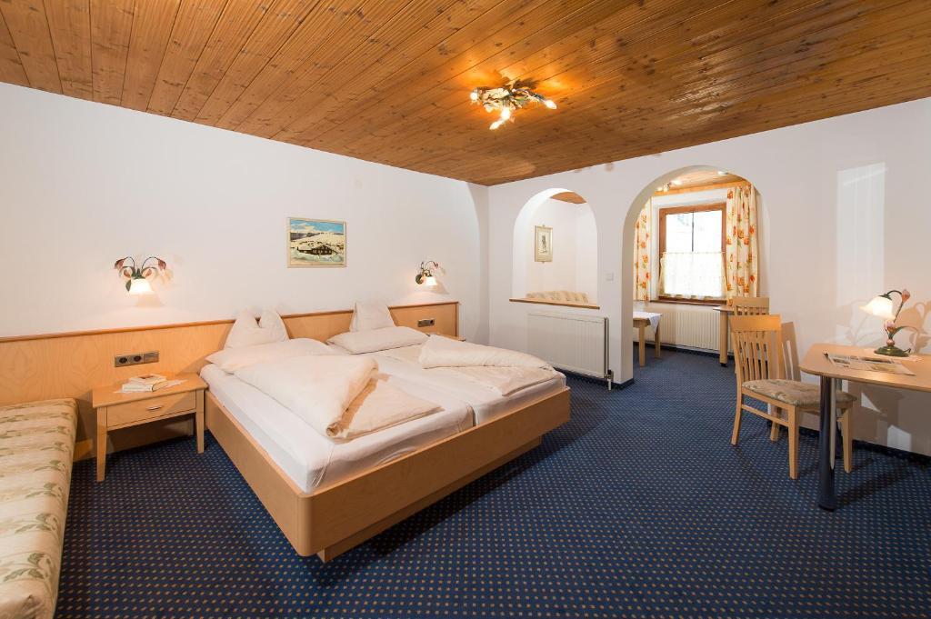 Gasthaus & Pension Alphorn Lech am Arlberg Quarto foto